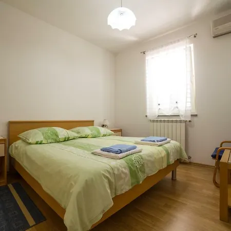 Apartment Apartment *